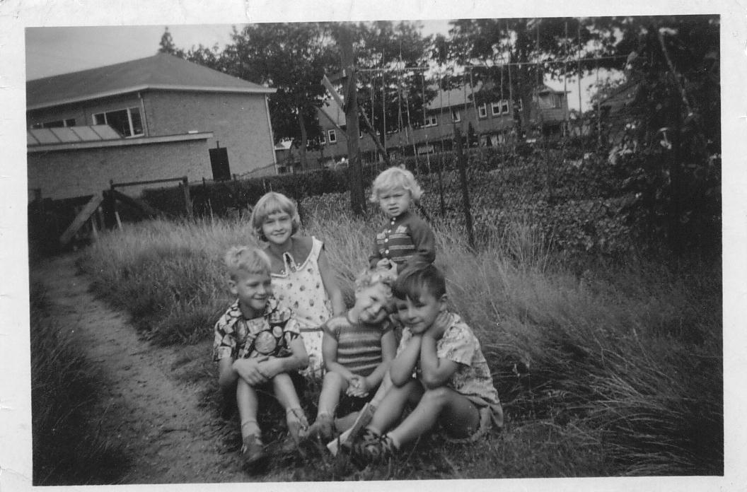 Klik voor foto in apart venster jan__anneke_en_peter_van_sjaan_van_der_wardt_en_eric_en_olof_van_maas_van_den_broek.jpg